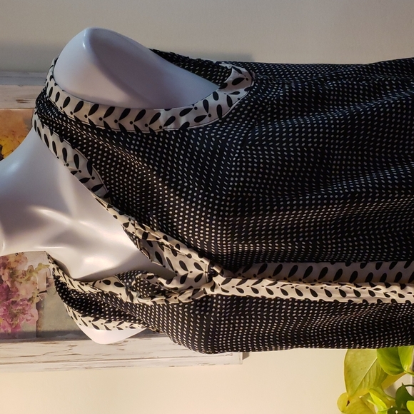 NY Collection Tank - Picture 3 of 5